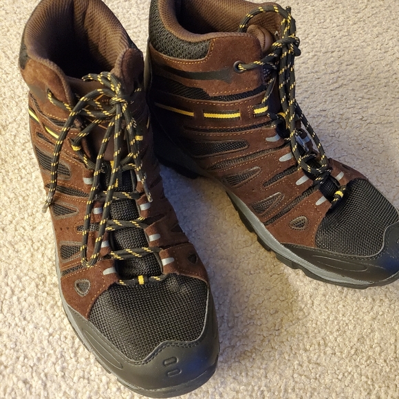 St. John's Bay Other - St. John's Bay Mens Memory Foam Hiker Boots- 13M